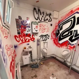 Zkáza na tribunách i mimo ně. Výjezd fanoušků Zbrojovky v Opavě skončil skandálem