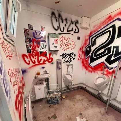 Zkáza na tribunách i mimo ně. Výjezd fanoušků Zbrojovky v Opavě skončil skandálem