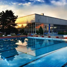 Modernizace koupaliště v Novém Jičíně spěje ke konci, otevřít by se mělo v červnu