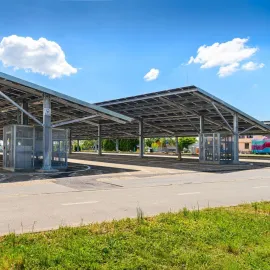 Zlínská zoo má největší solární parkoviště na Moravě. Pomůže s účty a ochrání auta