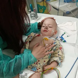 Pomozte s námi dvouletému Kristiánkovi. Po vdechnutí hrušky bojuje o život