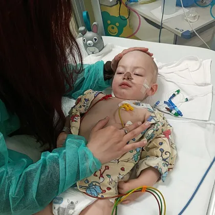 Pomozte s námi dvouletému Kristiánkovi. Po vdechnutí hrušky bojuje o život
