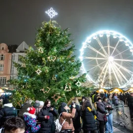 V centru města začínají přípravy na Ostravské Vánoce, letos odstartuje také obnova dřevěných stánků
