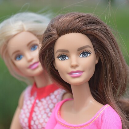 Nebezpečná zábava? Úřady varují před populární Barbie aplikací!