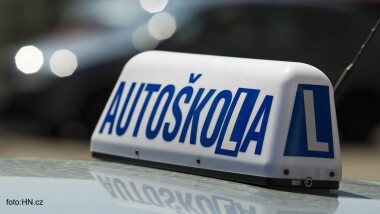 Řidičák za 40,000? Autoškoly se odvolávají na rostoucí náklady!