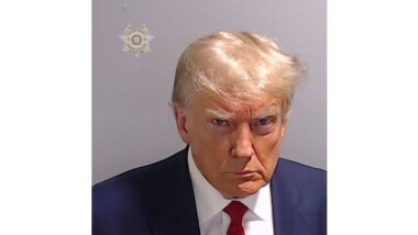 Donald Trump musel do vězení! V Goergii mu pořídili &quot;vězeňské &quot; foto!