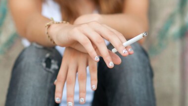 Utrum pro mladé kuřáky? Británie zvažuje zavést nepřísnější protikuřácké zákony na světě!