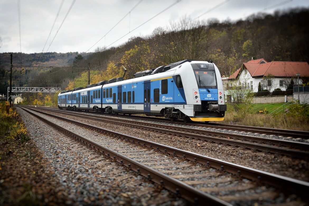 Za cestu vlakem si připlatíme! České dráhy od prosince zdraží o desetinu!