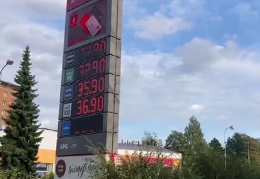CENY BENZÍNU V POHRANIČÍ KLESLY O 8 KORUN, Orlen chce ulevit benzínkám v Polsku