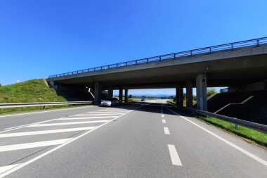 Další omezení na D1! O víkendu startují opravy mostů u Bělotína a Kujav!
