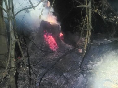 FRAJEŘI! K ohni v Beskydech nosili hasiči vodu na zádech