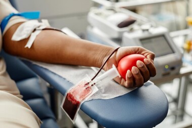 Můžete pomoct? Krevní centra hlásí v létě nedostatek dárců!