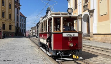 Olomoucký unikát! Do ulic města vyjela tramvaj z roku 1914!