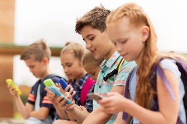 Stop mobilům! Žáci vsetínských základních škol mají zákaz elektroniky!