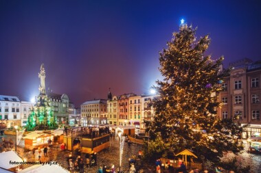 Olomoucké Vánoce – Trhy nabídnou stovku stánků i novou vyhlídkovou věž!