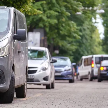 Na dalších dvou sídlištích v Olomouci bude zakázáno noční parkování dodávek!