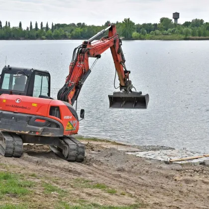 Kališovo jezero v Bohumíně se chystá na léto: nová mola, kamera i posezení s ohništěm