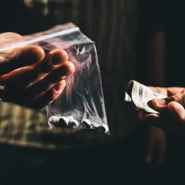 Stav lidí otrávených drogou ve Frýdku se zlepšil, asi nešlo o syntetické opioidy