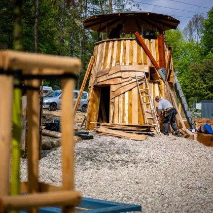 Ostrava otevřela nový Park nad rybníkem s pětimetrovou sochou obryně
