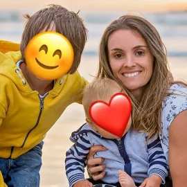 Smajlík přes obličej dítěte? Nepomůže to. Na sítě ho radši nedávejte vůbec
