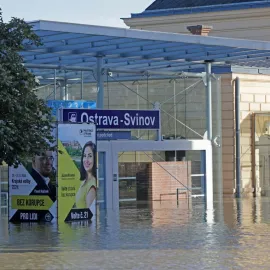 Rok od povodní na Moravě: Domy jsou stále promočené a někteří lidé ještě pořád čekají na pomoc