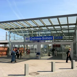 Strážníci v Ostravě dojali Česko: pomohli autistovi bez peněz a sami mu koupili cestu domů