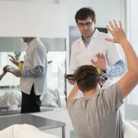 Kdo ochrání doktory? V Bouzově musel lékař čelit agresorovi s 2,5 promile