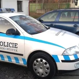 Frýdek-Místek demontuje kvůli bezdomovcům lavičky. Lidé mají strach chodit na hřiště