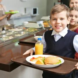 Školní jídelny čeká největší proměna za 30 let. Nemáme na to lidi, zní z Olomouce