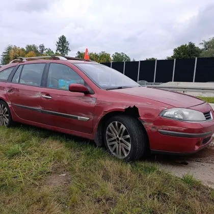 Máte i ve svém městě podobný vrak? Přírodní park hyzdí auto, které tu rok a půl nikomu nechybí