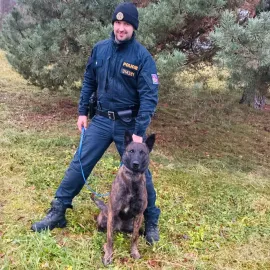 Policejní pes Ludvík vypátral ztraceného chlapce, kterého vyděsili valašští čerti