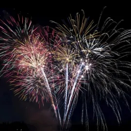 Ohňostroje na Silvestra a Nový rok: přehled akcí v regionu