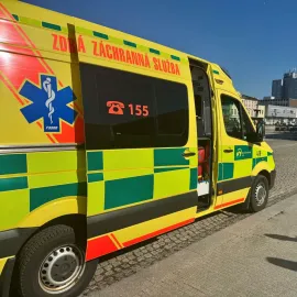 Řidič, který blokoval v Ostravě sanitku, se sám přihlásil policii. Ta vydala šokující prohlášení: nevidíme problém!