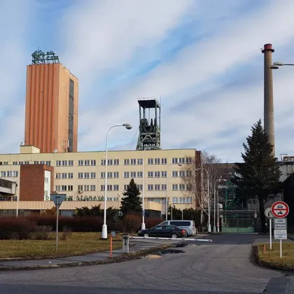 Horníci vyvezou z Dolu ČSM ve Stonavě symbolický poslední vozík černého uhlí